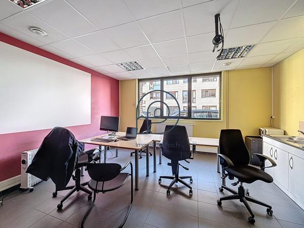 Lille – Euratechnologies : immeuble de bureaux indépendant de 1 318 m² avec 20 parkings