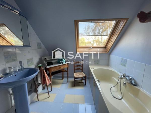 Maison individuelle, en impasse, proche du bois de Maurepas, T7, de 160 m2, avec grands volumes , et jardin spacieux!