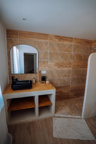 Maison entièrement rénovée, double garage et piscine