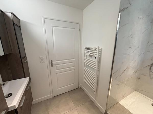 Maison rénovée - 3 chambres - Mesnil en Vallée