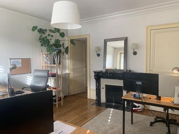 A Louer - Nantes Gare Nord - Local Professionnel De 4 Bureaux