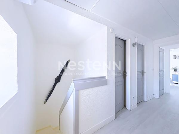 Grand appartement en duplex 5 pièces de 82 m2 avec vue port & mer dans résidence sécurisée avec gardien à l'année, ascenseur, place de parking & local à vélos,Gruissan 11430