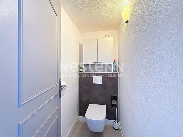 Grand appartement en duplex 5 pièces de 82 m2 avec vue port & mer dans résidence sécurisée avec gardien à l'année, ascenseur, place de parking & local à vélos,Gruissan 11430