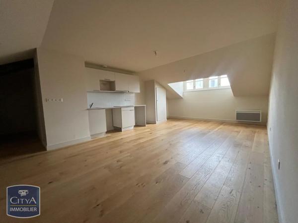 Appartement à louer 2 pièces 57.3m² Nîmes (30000)