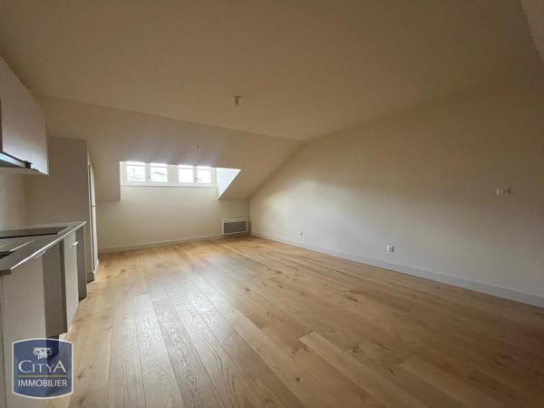 Appartement à louer 2 pièces 57.3m² Nîmes (30000)