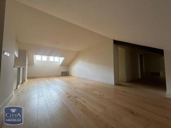 Appartement à louer 2 pièces 57.3m² Nîmes (30000)