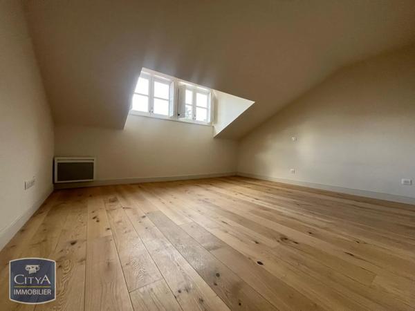 Appartement à louer 2 pièces 57.3m² Nîmes (30000)