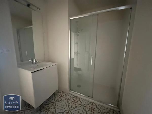 Appartement à louer 2 pièces 57.3m² Nîmes (30000)
