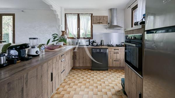 Maison familiale offrant de beaux volumes intérieurs - 5 chambres - 163 m2