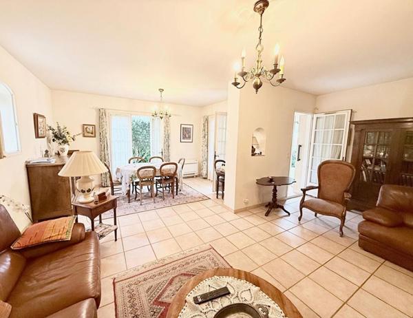 Villa T6 indépendante au calme - 4 chambres et double garage - Proche mer