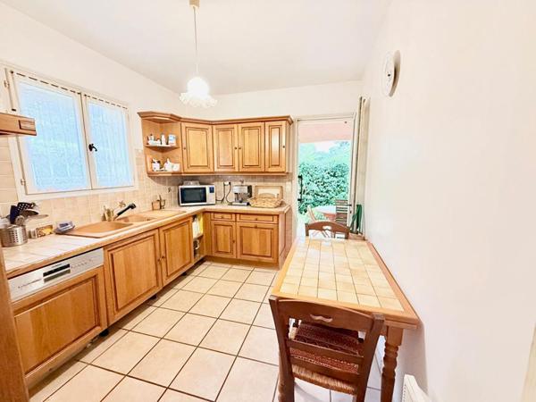 Villa T6 indépendante au calme - 4 chambres et double garage - Proche mer