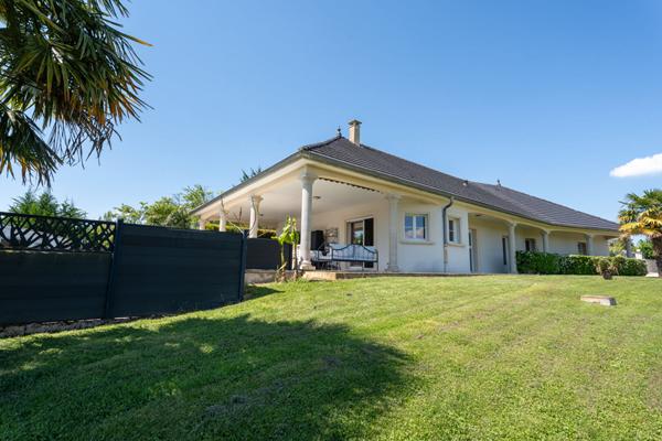 Villa contemporaine à vendre à Fragnes la Loyère - 5 pièces avec piscine