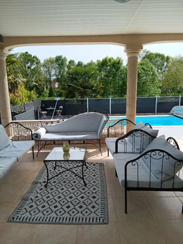 Villa contemporaine à vendre à Fragnes la Loyère - 5 pièces avec piscine