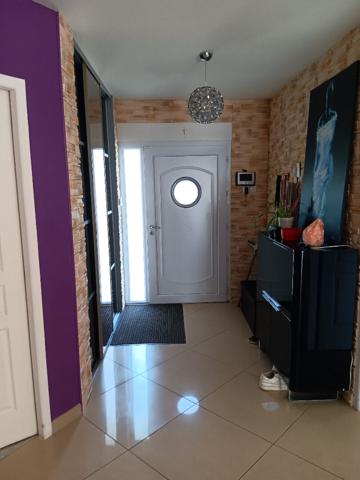 Villa contemporaine à vendre à Fragnes la Loyère - 5 pièces avec piscine