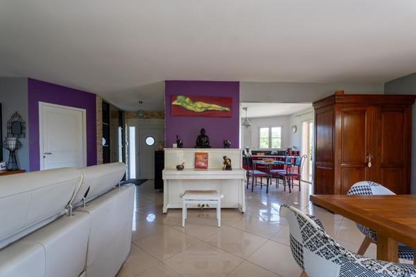 Villa contemporaine à vendre à Fragnes la Loyère - 5 pièces avec piscine