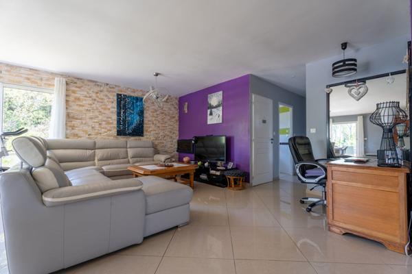 Villa contemporaine à vendre à Fragnes la Loyère - 5 pièces avec piscine