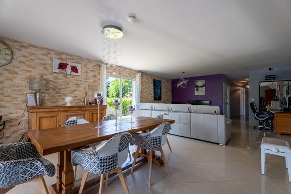 Villa contemporaine à vendre à Fragnes la Loyère - 5 pièces avec piscine