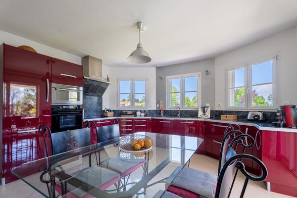 Villa contemporaine à vendre à Fragnes la Loyère - 5 pièces avec piscine