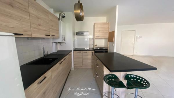 Appartement T3 avec terrasse et box – Neuville-sur-Saône centre (69)
