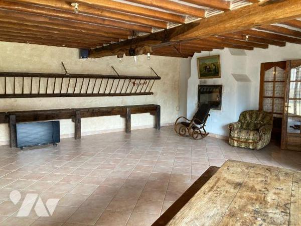A VENDRE DANS L'AUBE, AU COEUR DE VIREY SOUS BAR (10260), AUBE. ANCIEN CORPS DE FERME, composé ...