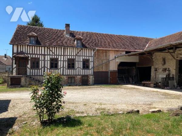 A VENDRE DANS L'AUBE, AU COEUR DE VIREY SOUS BAR (10260), AUBE. ANCIEN CORPS DE FERME, composé ...