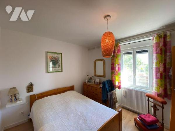 SAINT-ETIENNE-DE-MAURS, maison d'habitation comprenant RDC pièce de vie avec cantou et poêle à ...