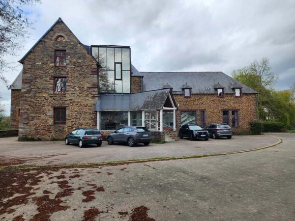 IMMEUBLE DE BUREAUX – 820 m² – EMPLACEMENT STRATÉGIQUE AUX PORTES DE RENNES