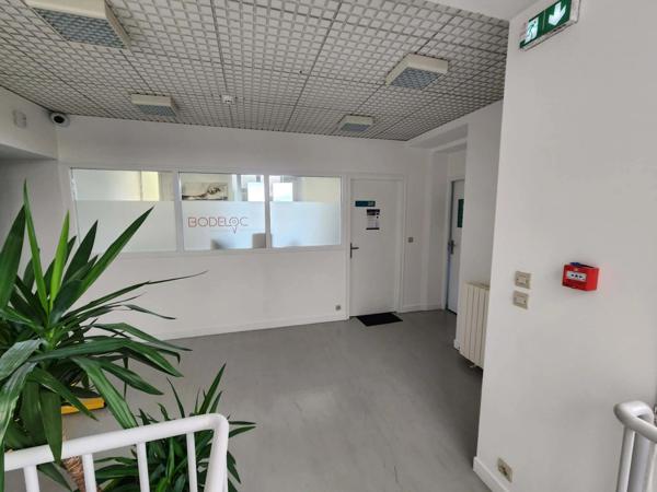 IMMEUBLE DE BUREAUX – 820 m² – EMPLACEMENT STRATÉGIQUE AUX PORTES DE RENNES