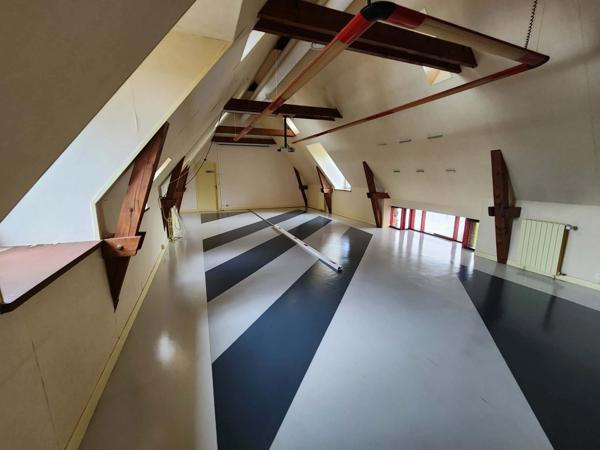 IMMEUBLE DE BUREAUX – 820 m² – EMPLACEMENT STRATÉGIQUE AUX PORTES DE RENNES