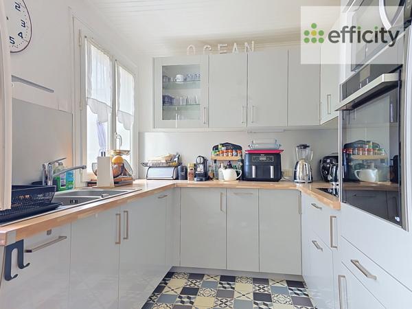 Maison
         5 pièces
        - 129 m² Bien prestige 730 000 € *