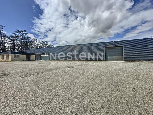 A vendre Local commercial Pavie 1350 m2 avec un parking de 4000m2