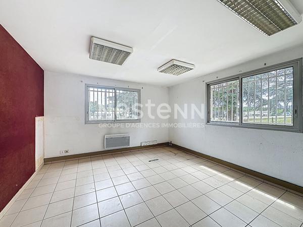 A vendre Local commercial Pavie 1350 m2 avec un parking de 4000m2