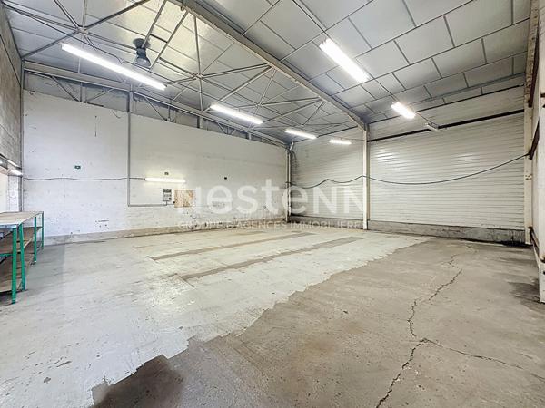 A vendre Local commercial Pavie 1350 m2 avec un parking de 4000m2