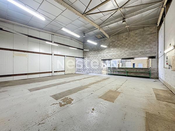 A vendre Local commercial Pavie 1350 m2 avec un parking de 4000m2