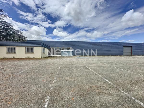 A vendre Local commercial Pavie 1350 m2 avec un parking de 4000m2