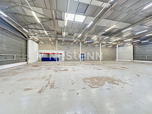 A vendre Local commercial Pavie 1350 m2 avec un parking de 4000m2