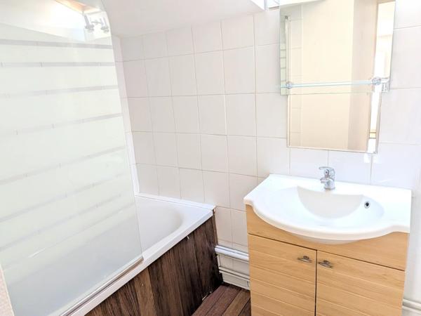 Location                                                      Maison
                        
                     3 pièces                      86 m2                     à Rezé