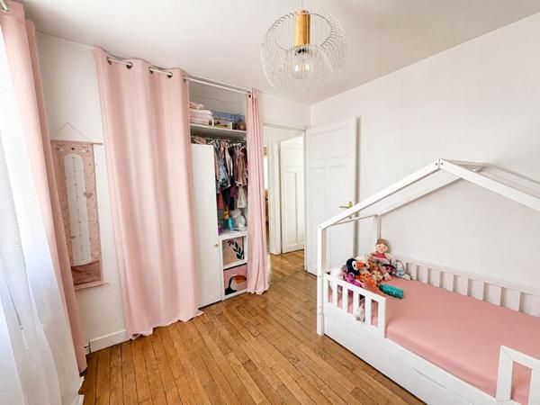 * MAISON ENTIEREMENT RENOVEE *  * MOINS DE 10MIN GARE RER C ET LIGNE H *