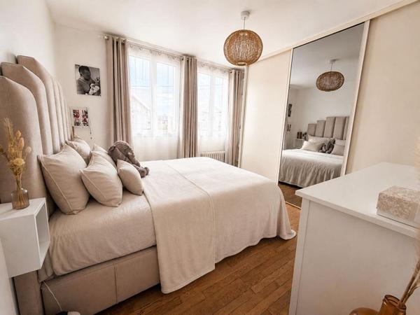 * MAISON ENTIEREMENT RENOVEE *  * MOINS DE 10MIN GARE RER C ET LIGNE H *