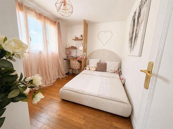 * MAISON ENTIEREMENT RENOVEE *  * MOINS DE 10MIN GARE RER C ET LIGNE H *