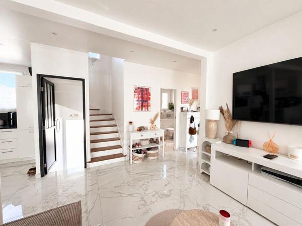 * MAISON ENTIEREMENT RENOVEE *  * MOINS DE 10MIN GARE RER C ET LIGNE H *