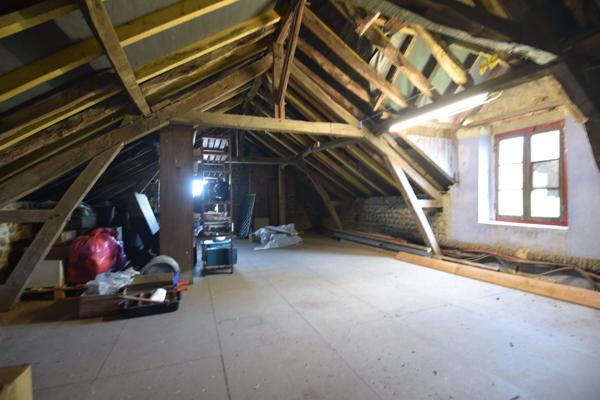 Maison avec Extension et Grange attenante aménagée à Vendre Escoubes.