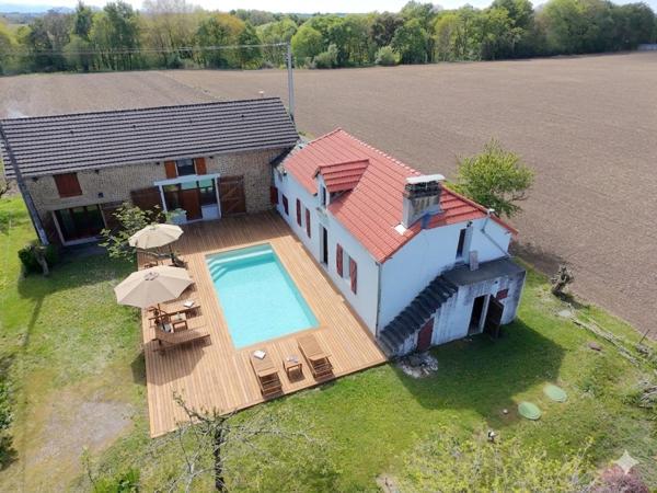 Maison avec Extension et Grange attenante aménagée à Vendre Escoubes.
