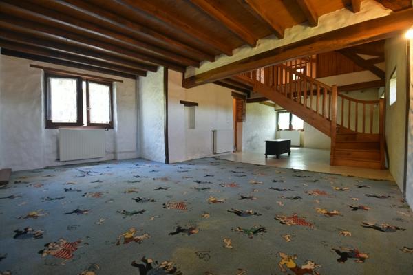 Maison avec Extension et Grange attenante aménagée à Vendre Escoubes.
