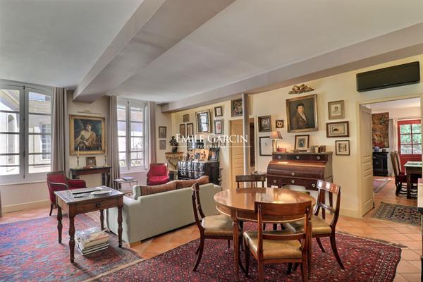 A vendre - AVIGNON INTRA-MUROS - ÉLÉGANT APPARTEMENT DE 128 M² AVEC TERRASSE
