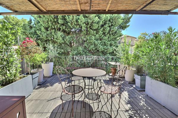 A vendre - AVIGNON INTRA-MUROS - ÉLÉGANT APPARTEMENT DE 128 M² AVEC TERRASSE