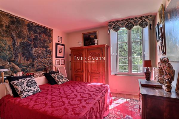 A vendre - AVIGNON INTRA-MUROS - ÉLÉGANT APPARTEMENT DE 128 M² AVEC TERRASSE