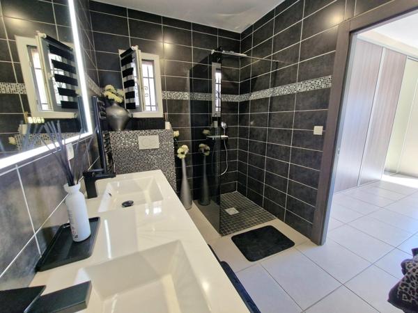 maison 4 chambres + bureau avec piscine