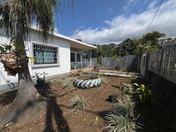 Maison à vendre à Sainte-Clotilde à la Réunion (97490), ref : 97405/198   
le moufia