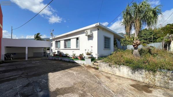 Maison à vendre à Sainte-Clotilde à la Réunion (97490), ref : 97405/198   
le moufia